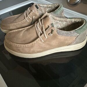 Mens size 9 hey dudes
